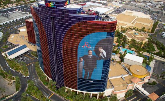 Caesars Begins Las Vegas Property Sale With Us 516 Million