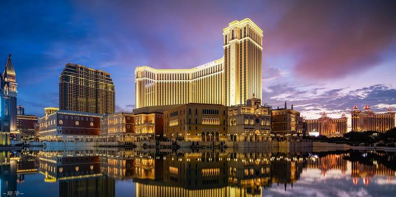 Las Vegas Sands CEO Praises China While Macau License Up for Renewal