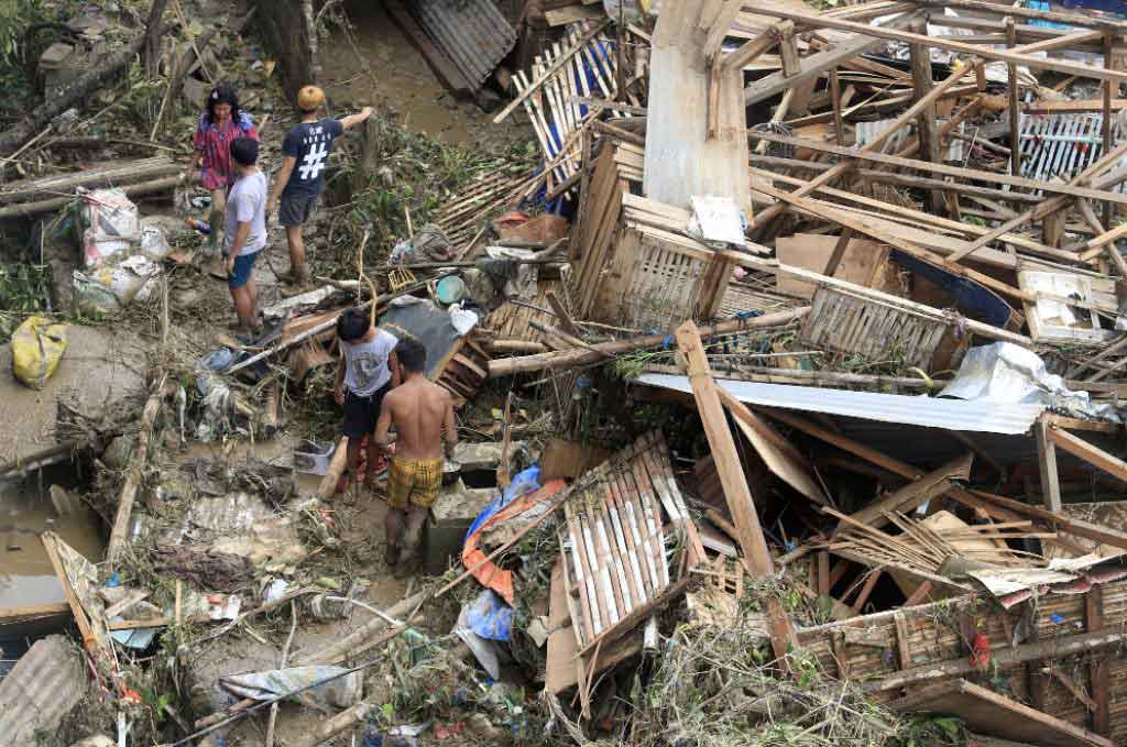 Leisure & Resorts World Corp donates relief packages to typhoon victims
